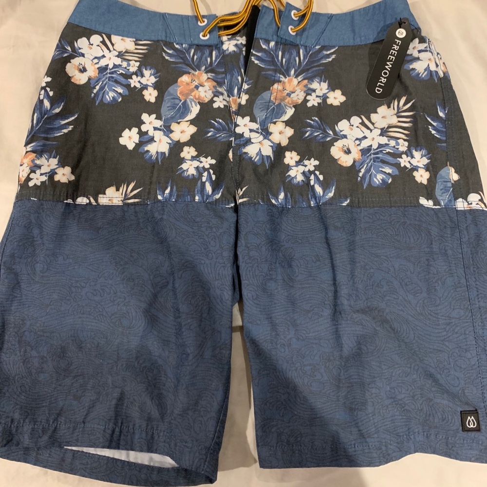 NWT Men Bathing Suit FreeWorld Size 30